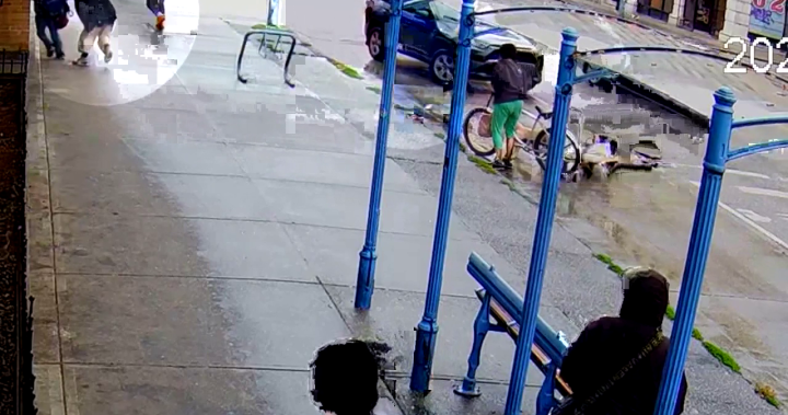 Полицията във Ванкувър публикува видео на насилствен грабеж на 75-годишен мъж
