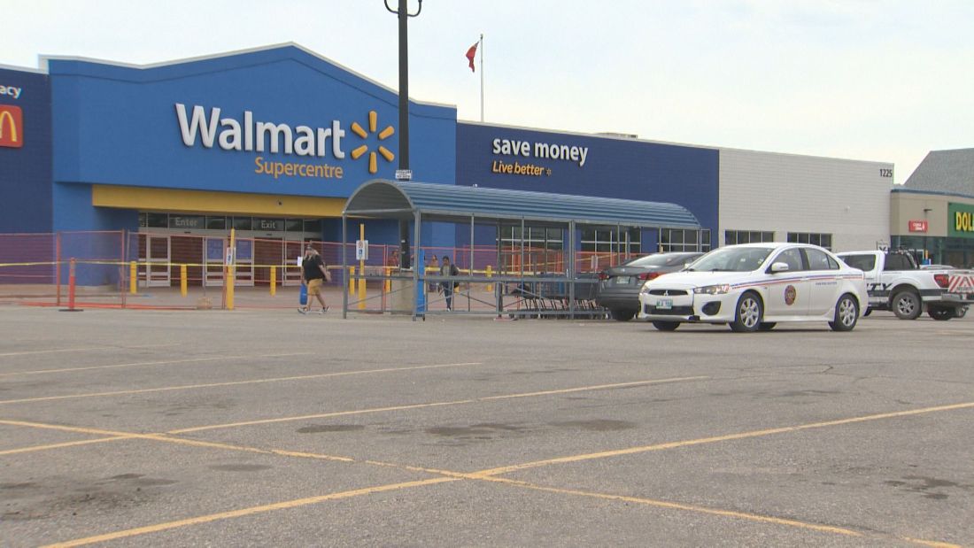 Подпалвач нанася щети за 10 милиона долара, спира за безалкохолна напитка в Winnipeg Walmart: WPS