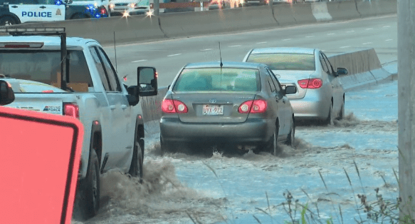 Локализирано наводнение на Yellowhead Trail след нощна буря