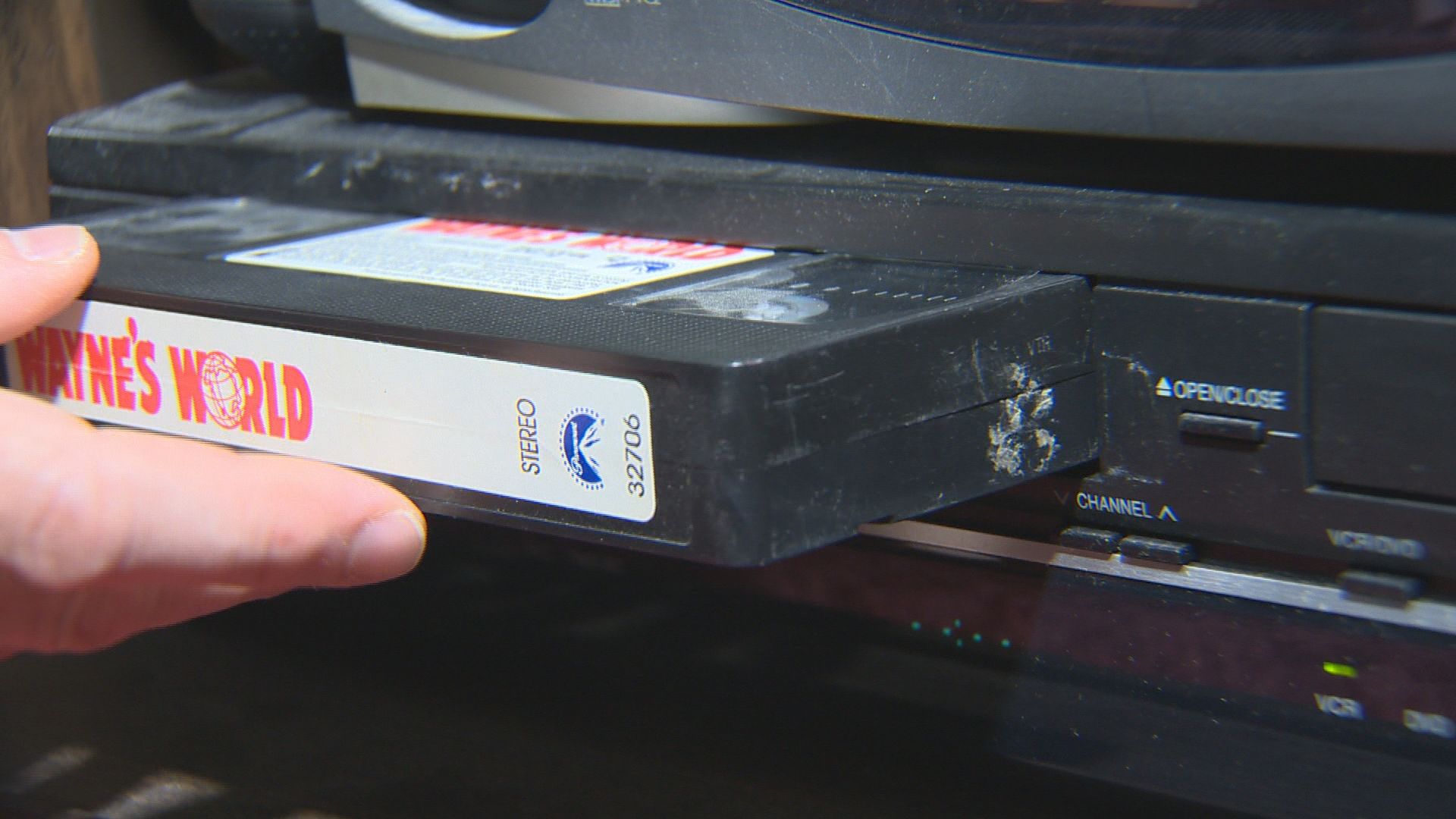 VHS касетите отново набират популярност в Уинипег