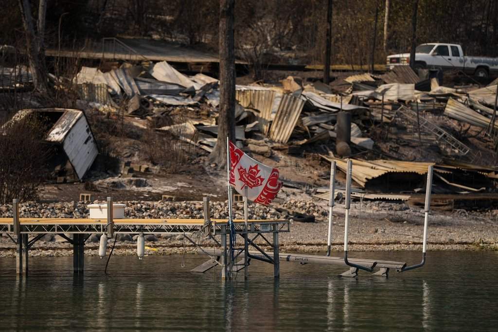 Less wind and dry lightning expected this weekend as B.C. wildfire fight continues