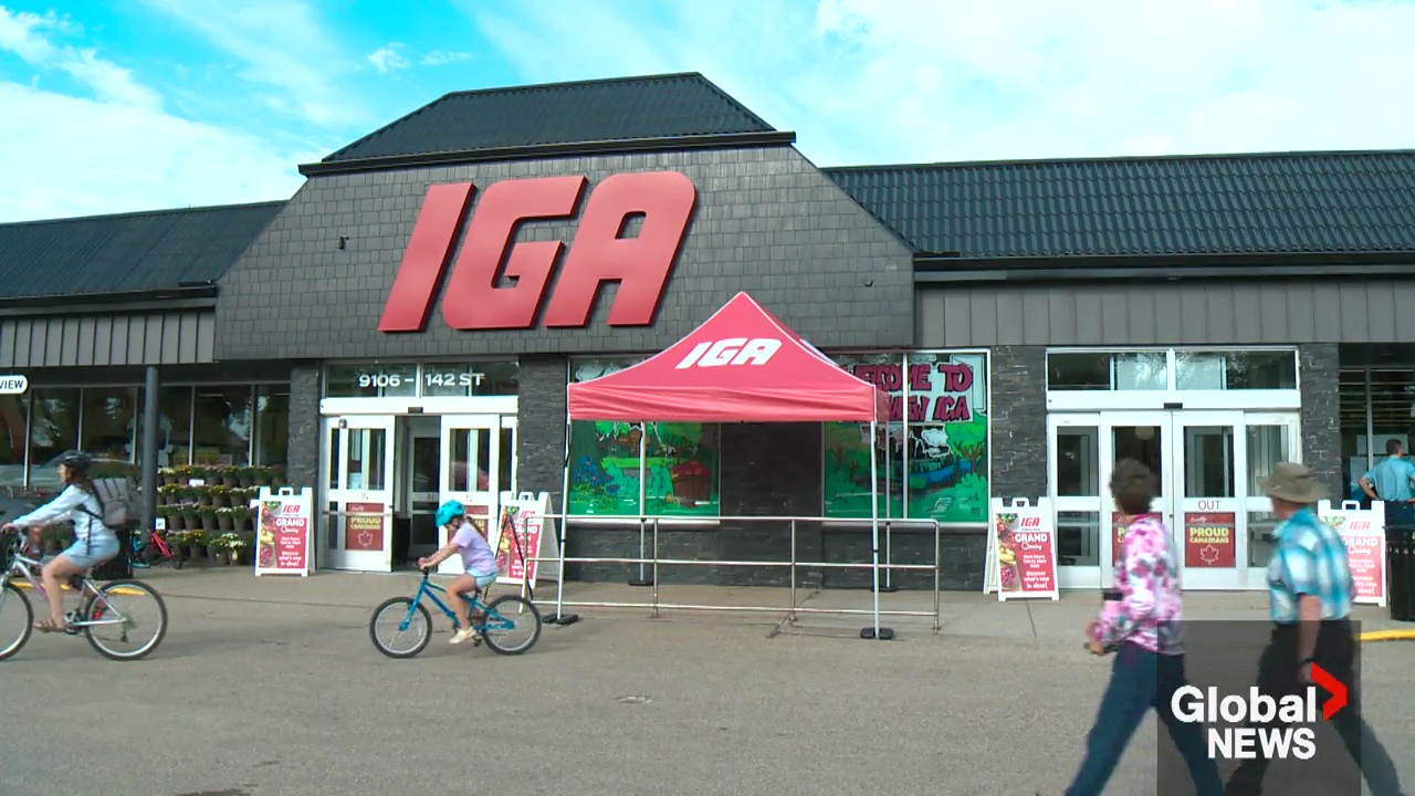 Valleyview IGA отваря отново в квартал Parkview в западен Едмънтън