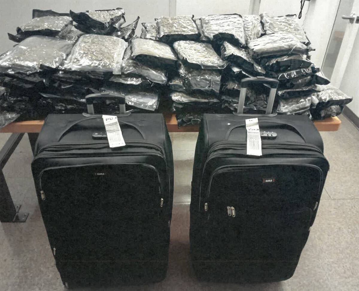 2 служители на Air Canada, арестувани при разследване на RCMP за наркотици на летище Монреал