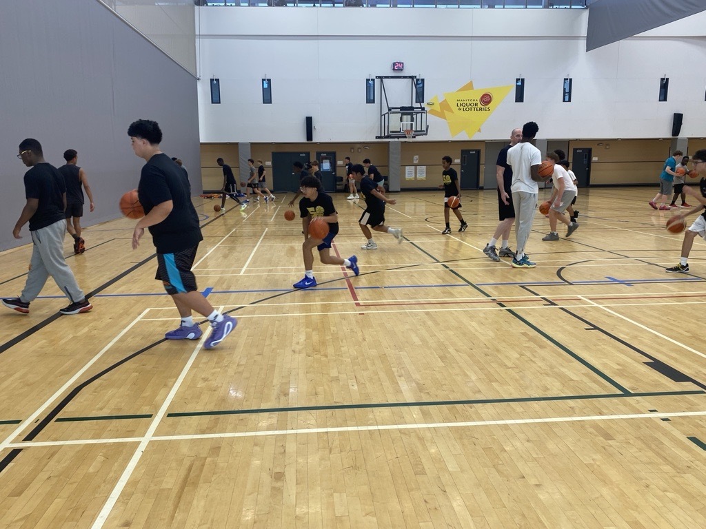Winnipeg Sea Bears вдъхновяват следващото поколение играчи в баскетбола