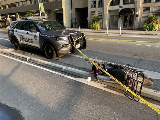 Toronto police officer shot during downtown e-bike robbery