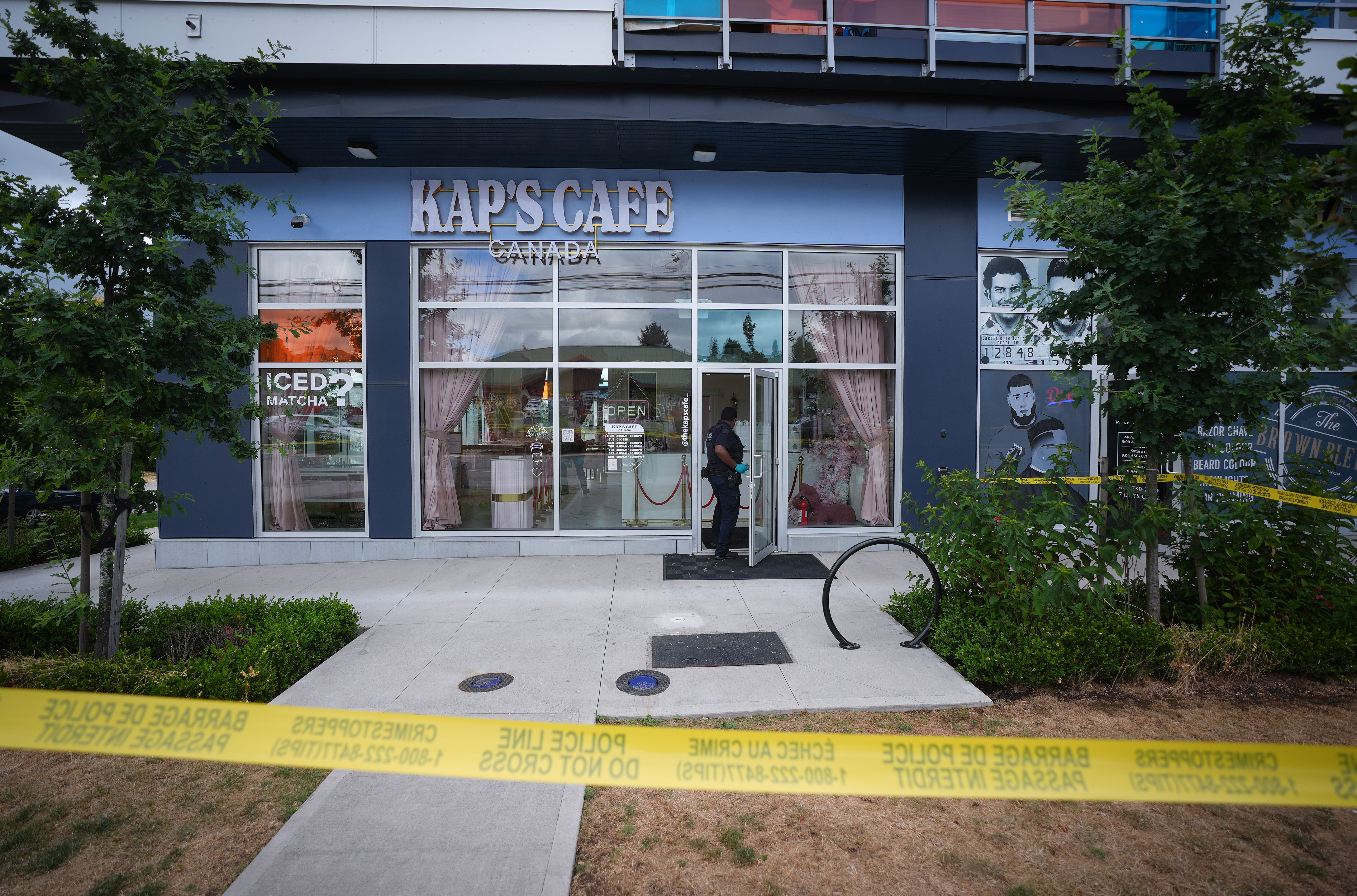 RCMP officer enters Surrey, B.C., cafe shot up by Bishnoi gang, Aug. 7, 2025. THE CANADIAN PRESS/Darryl Dyck