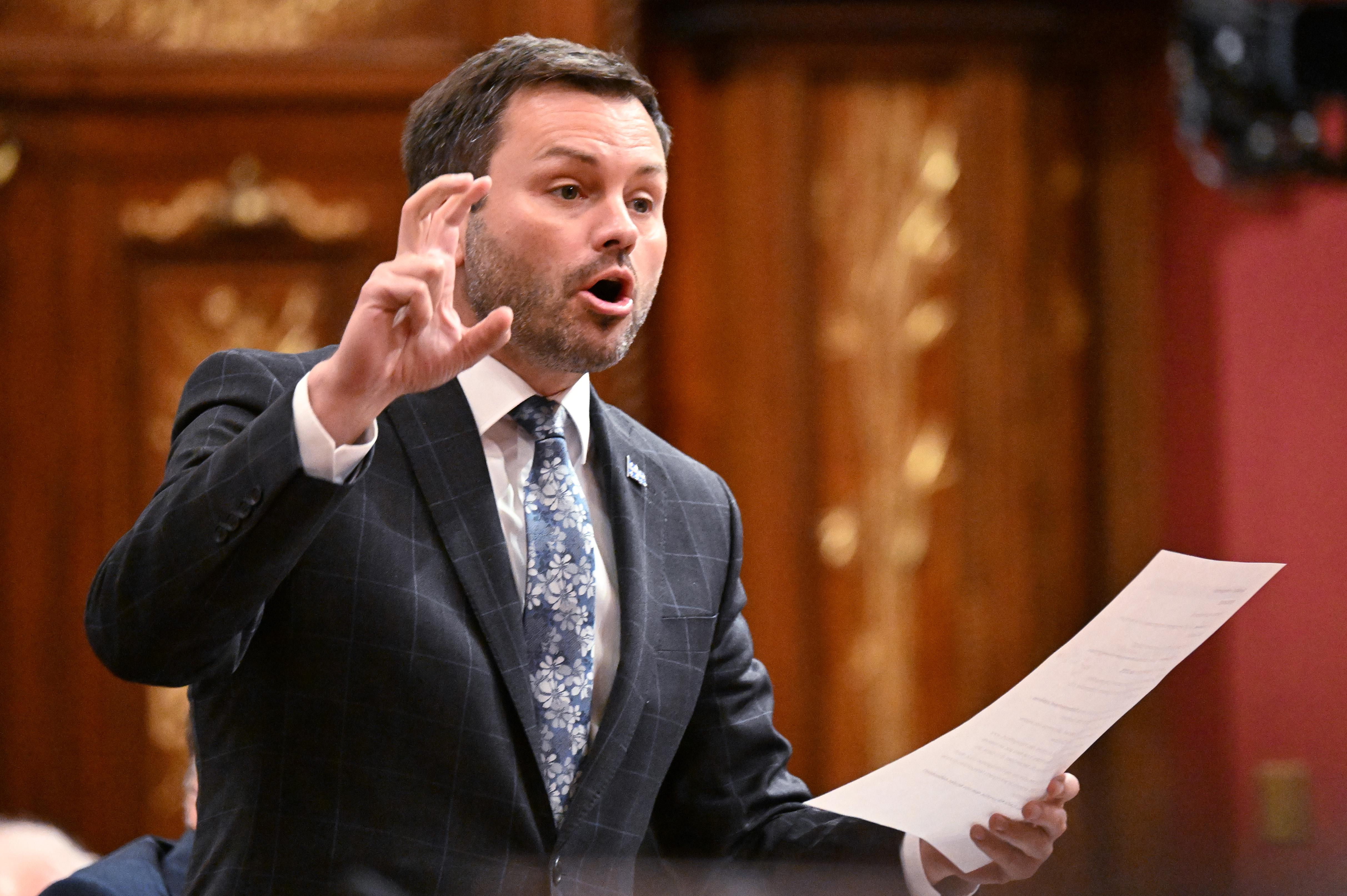 Quebec’s Milliard се присмива на писмото на PQ до англоговорящите
