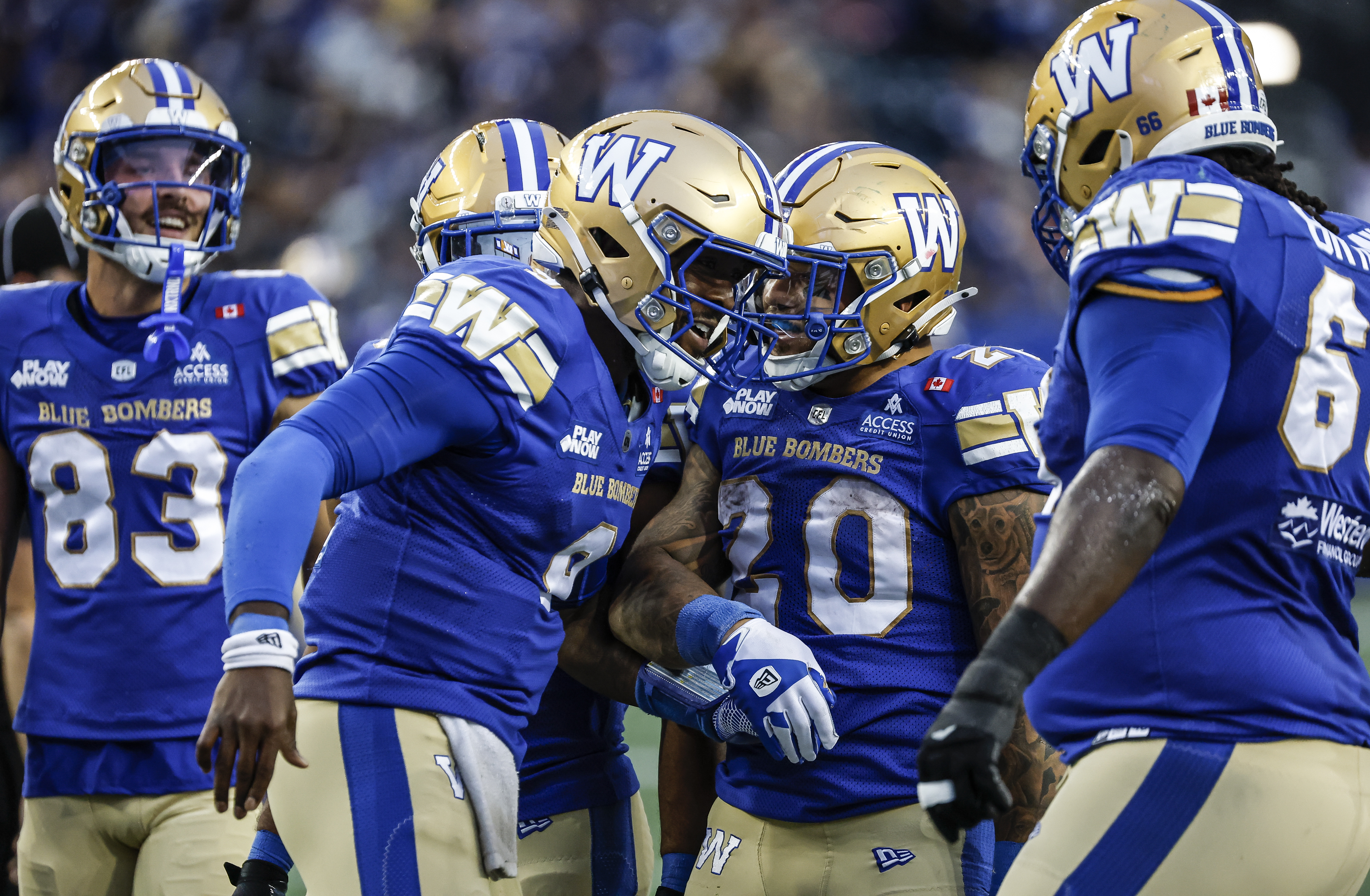 Голямата вечер от Оливейра връща Winnipeg Blue Bombers обратно в колоната за победи срещу Redblacks без победа