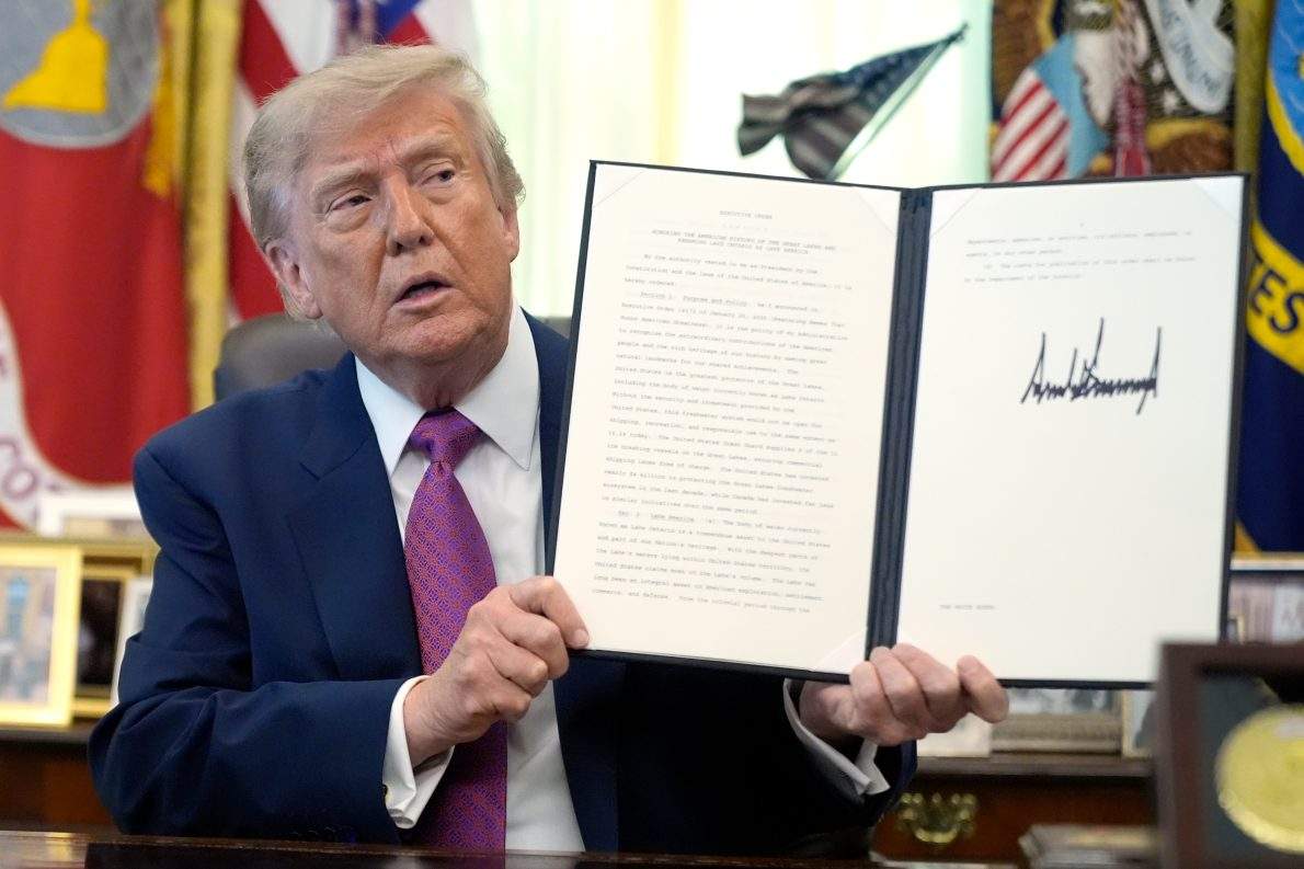 Trump signs executive order for U.S. to call Lake Ontario ‘Lake America’