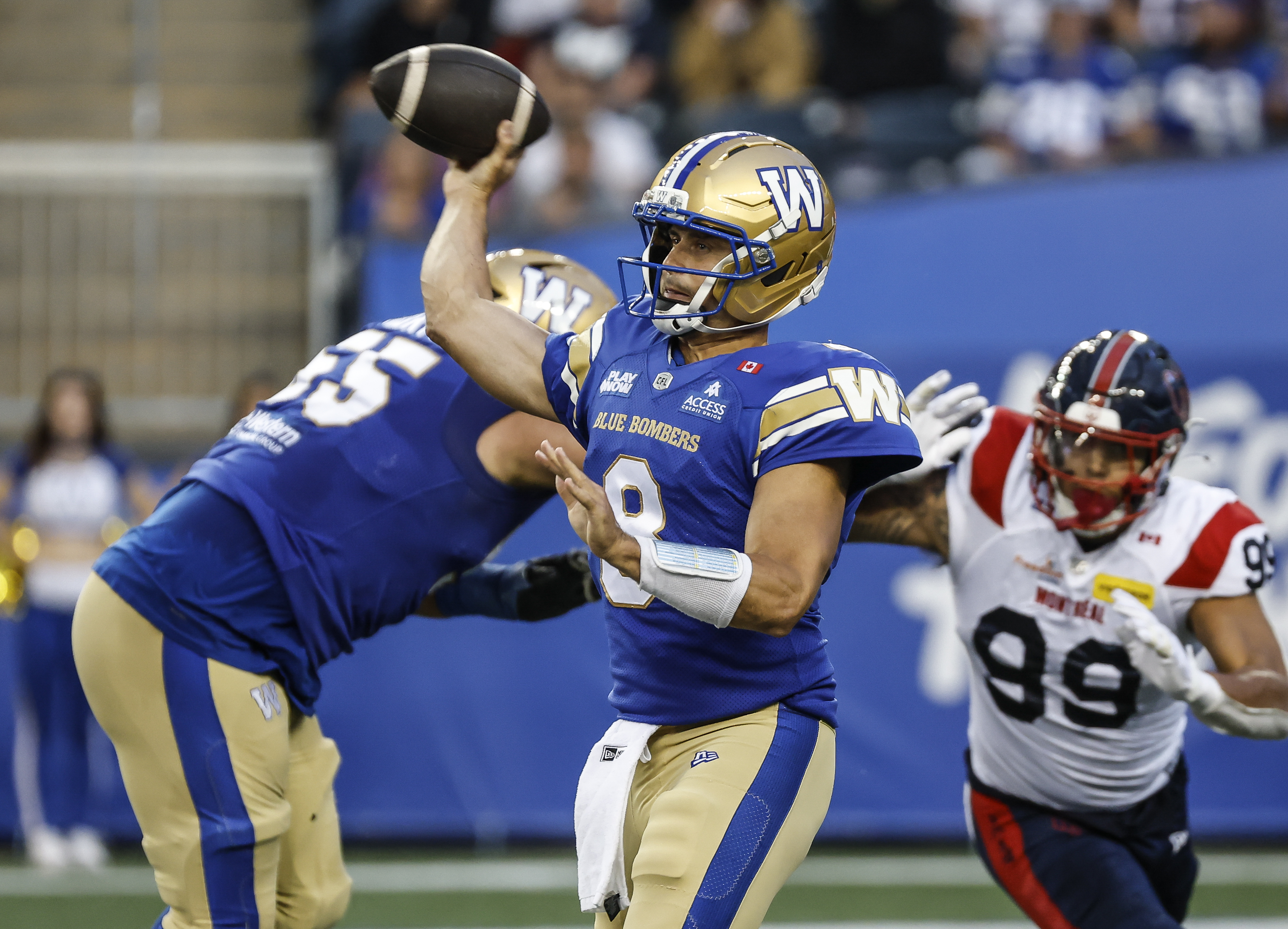 Нападението на Winnipeg Blue Bombers блести в неприятна победа над водещия в лигата Alouettes