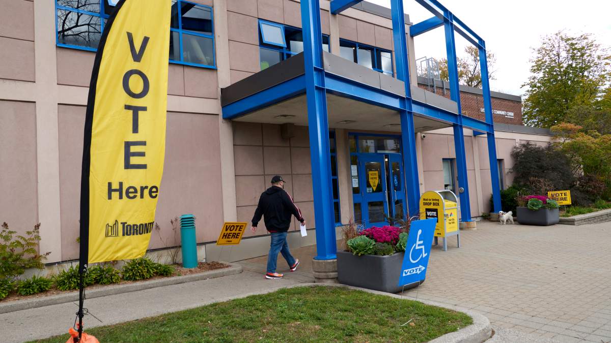 Incumbent Toronto councillor makes last-minute switch to run in vacant ward