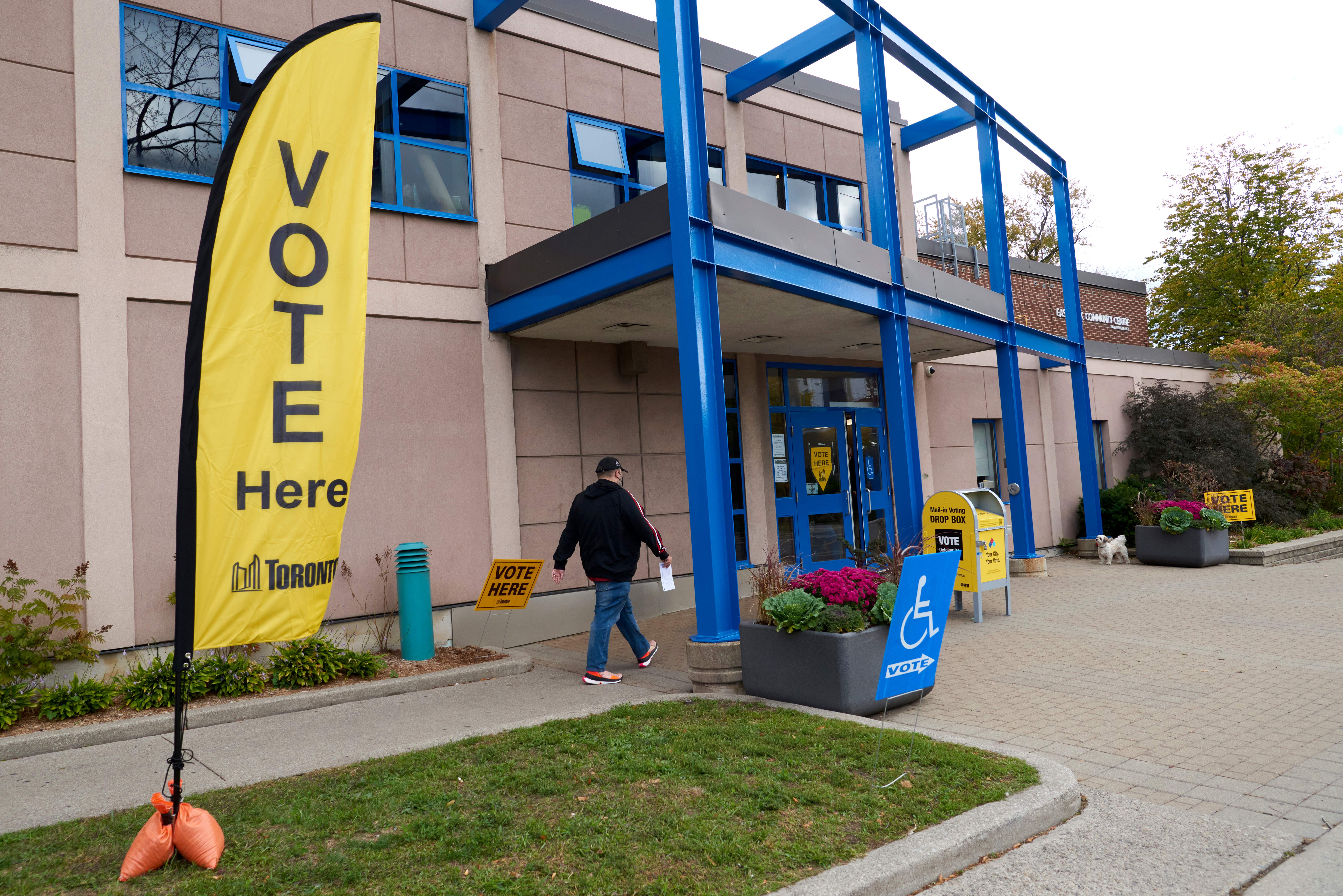 Incumbent Toronto councillor makes last-minute switch to run in vacant ward