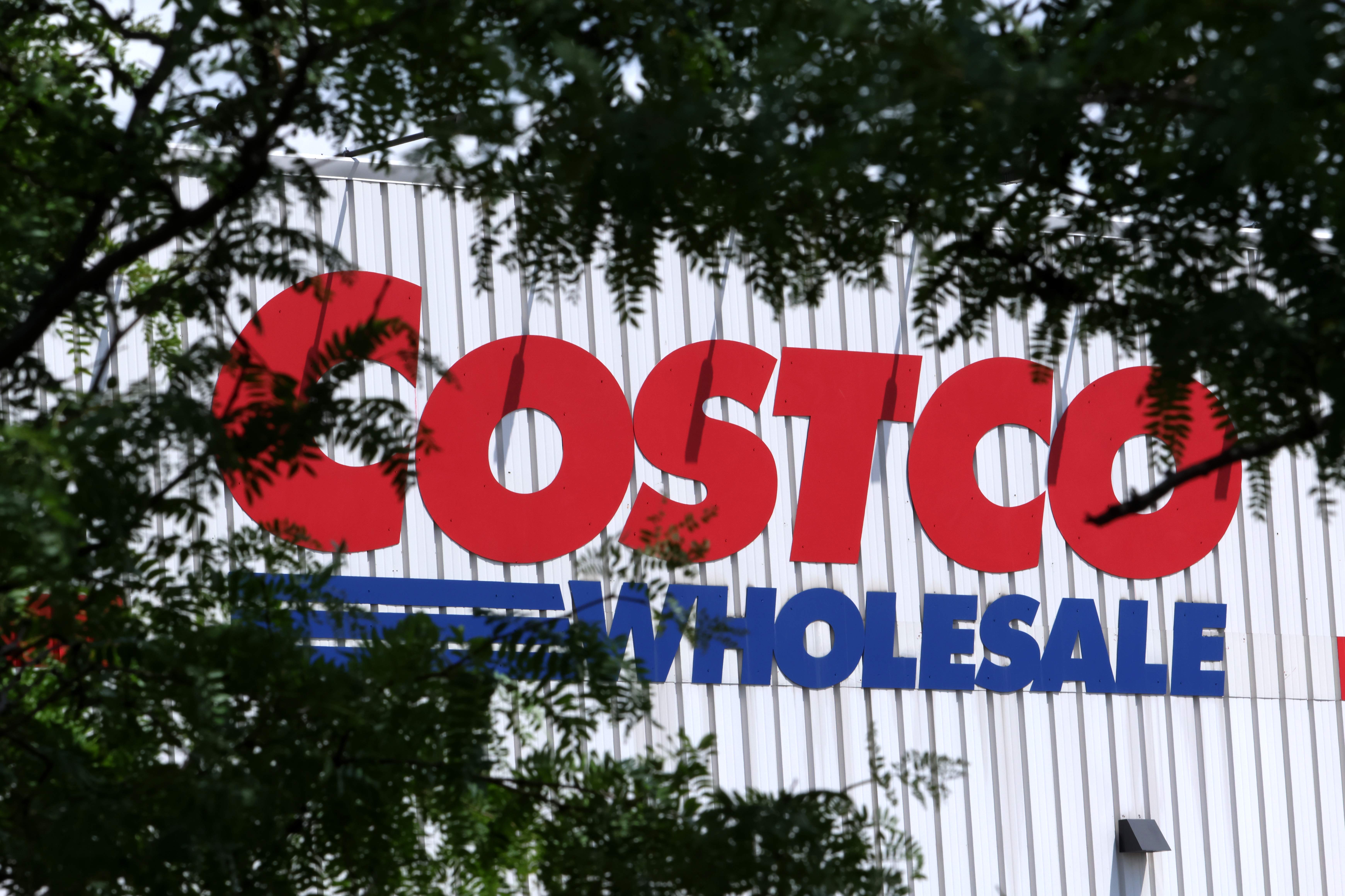 2 people face 189 charges after Calgary Costco stores defrauded of at least $30K