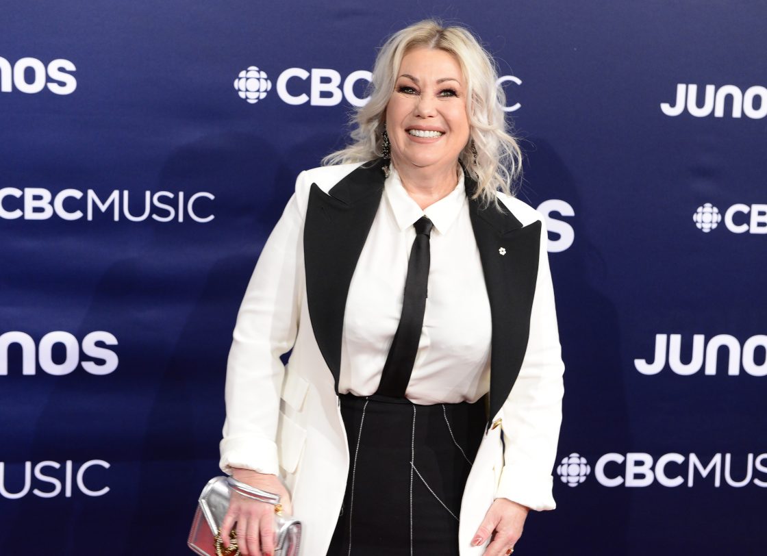 Jann Arden споделя снимки от сватбата с исландския писател Thordis Elva