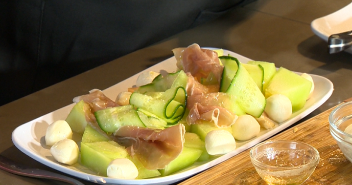 Просто вкусна рецепта: Салата Бокончини с прошуто и пъпеш от Онтарио
