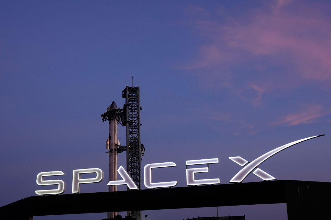 Акциите на SpaceX потънаха, след като първите печалби разкриха големи планове за разходи за AI