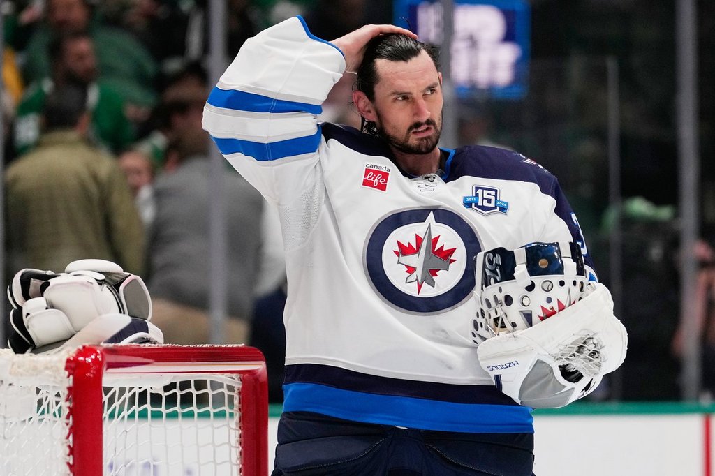 Вратарят на Winnipeg Jets Connor Hellebuyck публикува публично искане за търговия