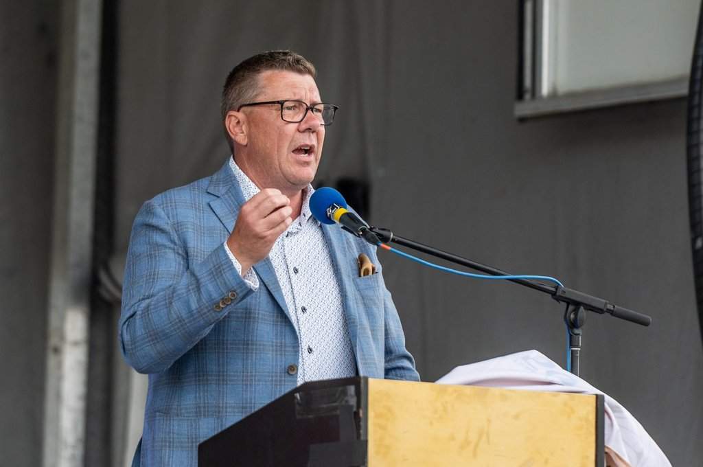 Opposition urges Saskatchewan premier pull U.S. booze as tariff war spirals