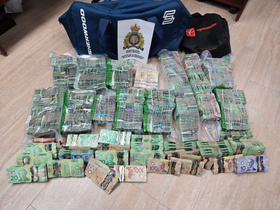 Иззети са почти 1 милион долара в брой след спиране на трафика в Манитоба: RCMP