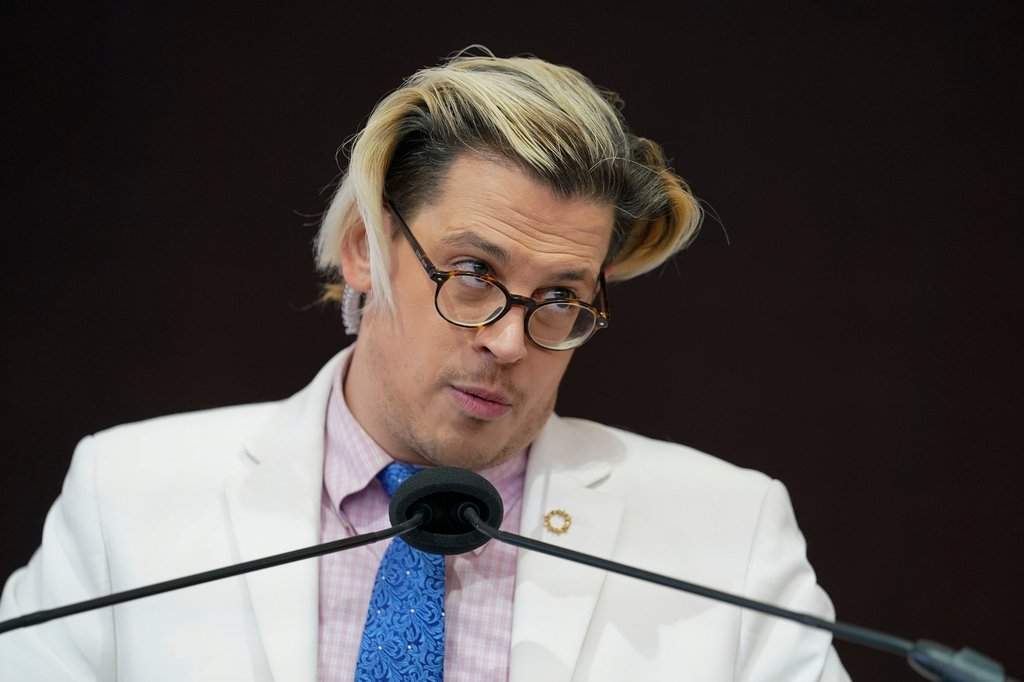 British far-right commentator Milo Yiannopoulos arrested by ICE in U.S.
