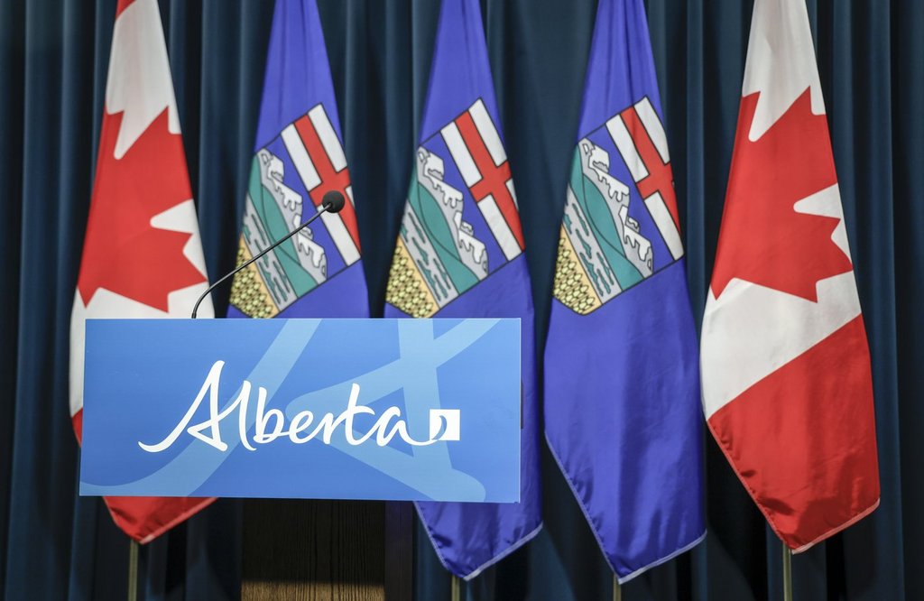 Alberta, Canada flags creating division ahead of referendum