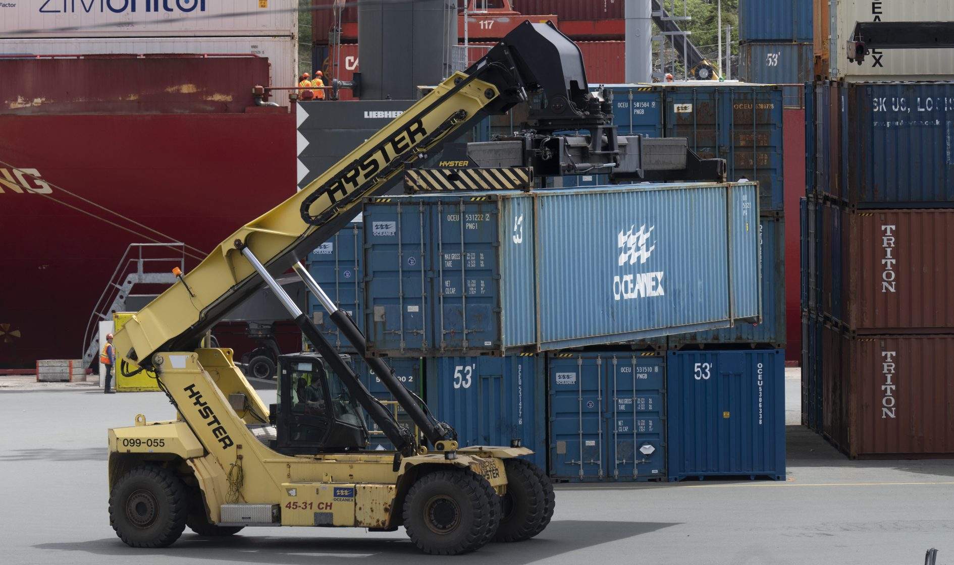 Canada launches $100M steel shipping rebate amid trade war