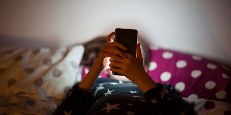 Surge in overnight calls to Kids Help Phone 'a canary in the coal mine': CEO