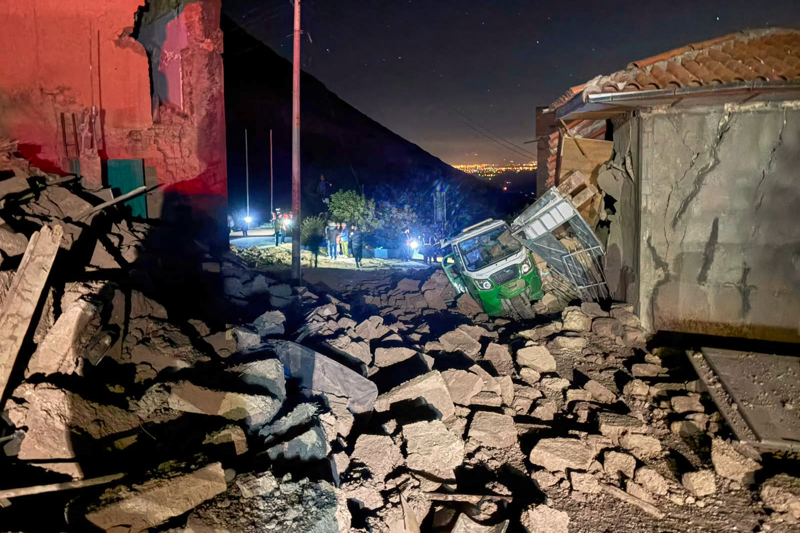 Земетресение с магнитуд 6,7 по скалата на Рихтер удари южните планини на Андите в Перу, рани 2