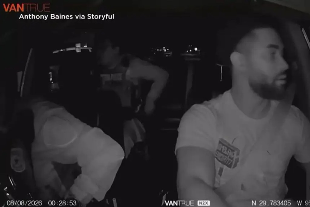 Полицейски служители от Хюстън скачат в Uber, за да преследват бягащ заподозрян, видео показва