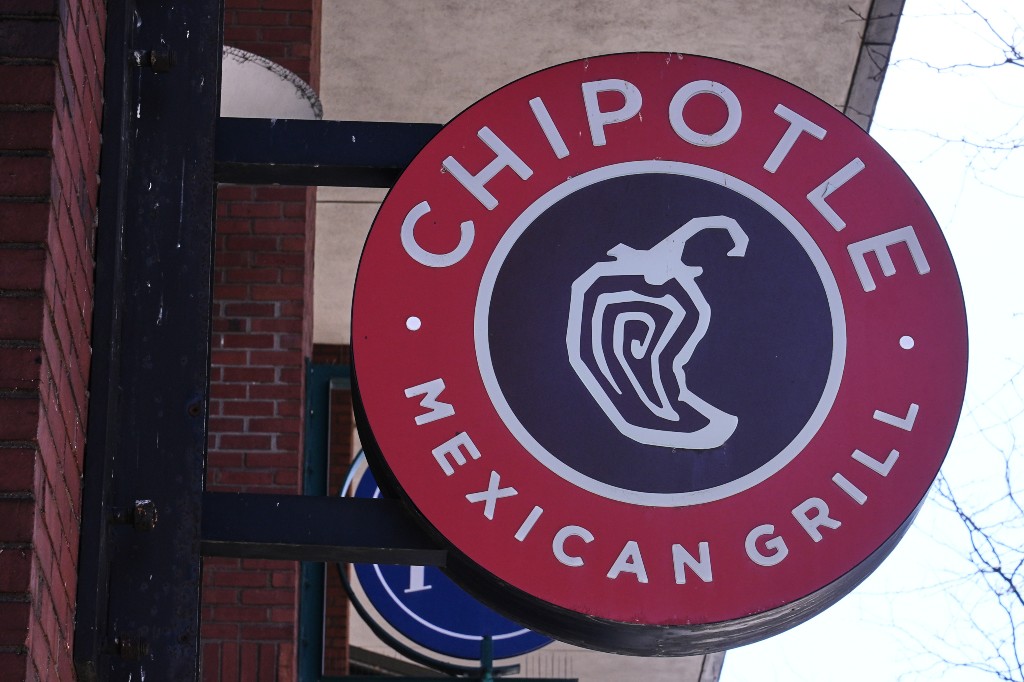 Жена от Минесота съди Chipotle, след като е била хоспитализирана за салмонела