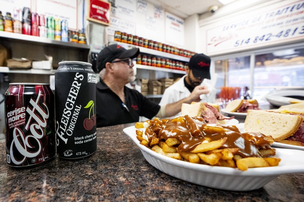 Schwartz’s Deli заменя газирана напитка от черни череши за местна алтернатива, тъй като американските мита се засилват