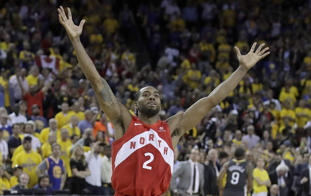 Kawhi Leonard officially moving to the Raptors