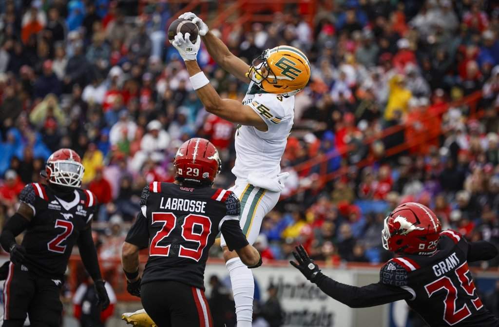 Elks win third in a row, down Stampeders 38-28