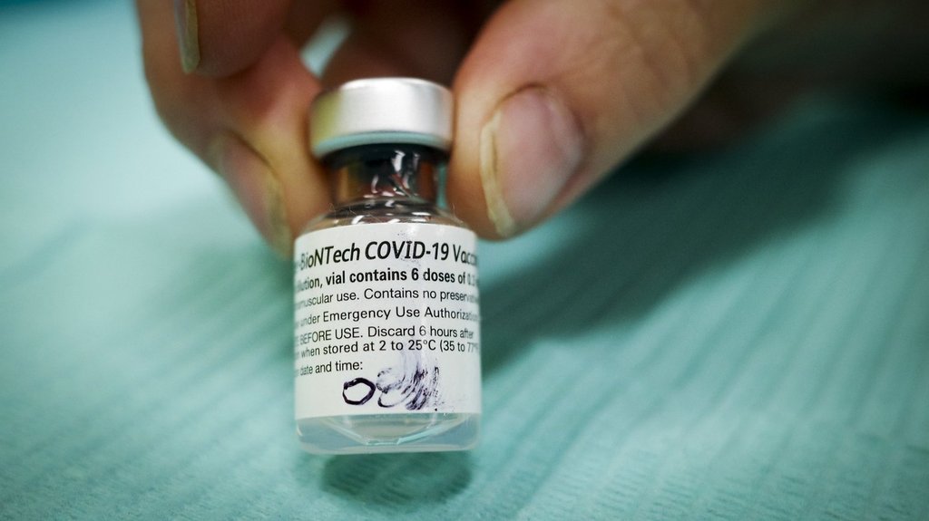 В ход са ваксинациите срещу грип и COVID-19. Ето подхода на всяка провинция