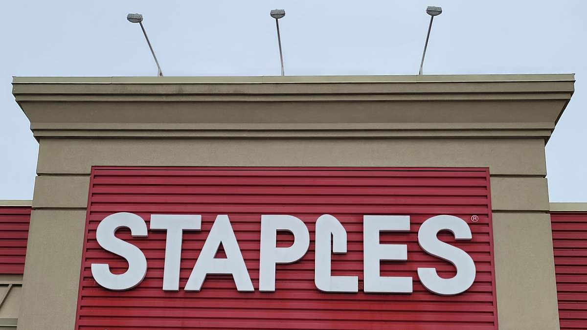 Ontario NDP asks auditor general to investigate Staples education contract