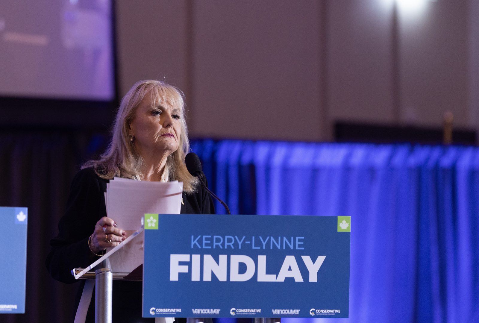 Началникът на кабинета на Findlay подаде оставка, тъй като още двама MLAs напуснаха B.C. Консервативно събрание