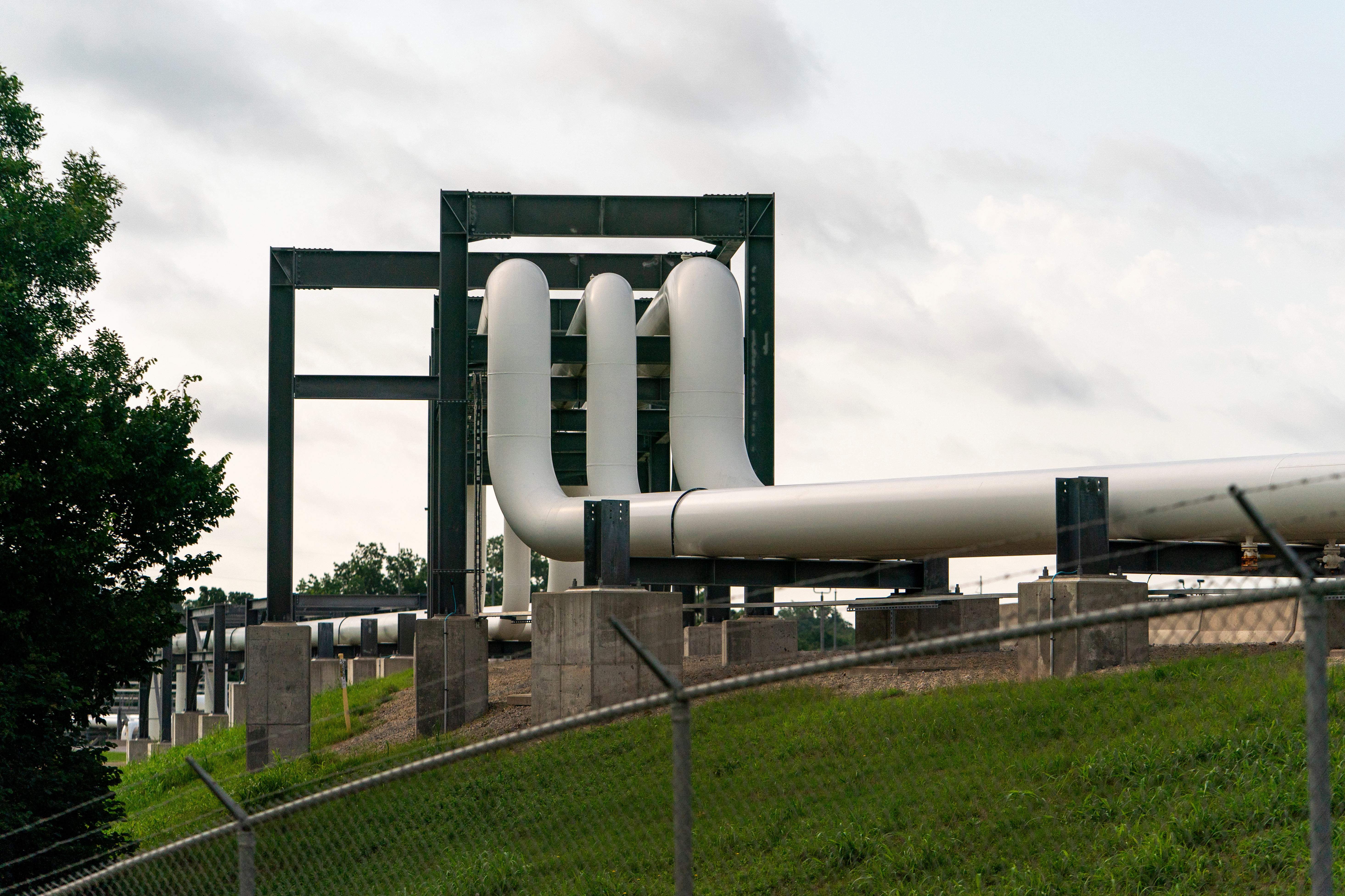 Enbridge makes US$2.55B acquisition of pipeline, storage systems in U.S. midwest
