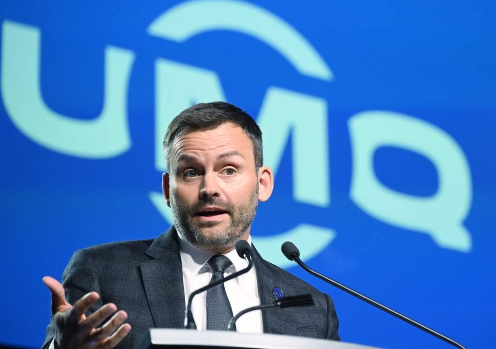 Why The Parti Quebecois Wants To Cut Ties With The Monarchy Now