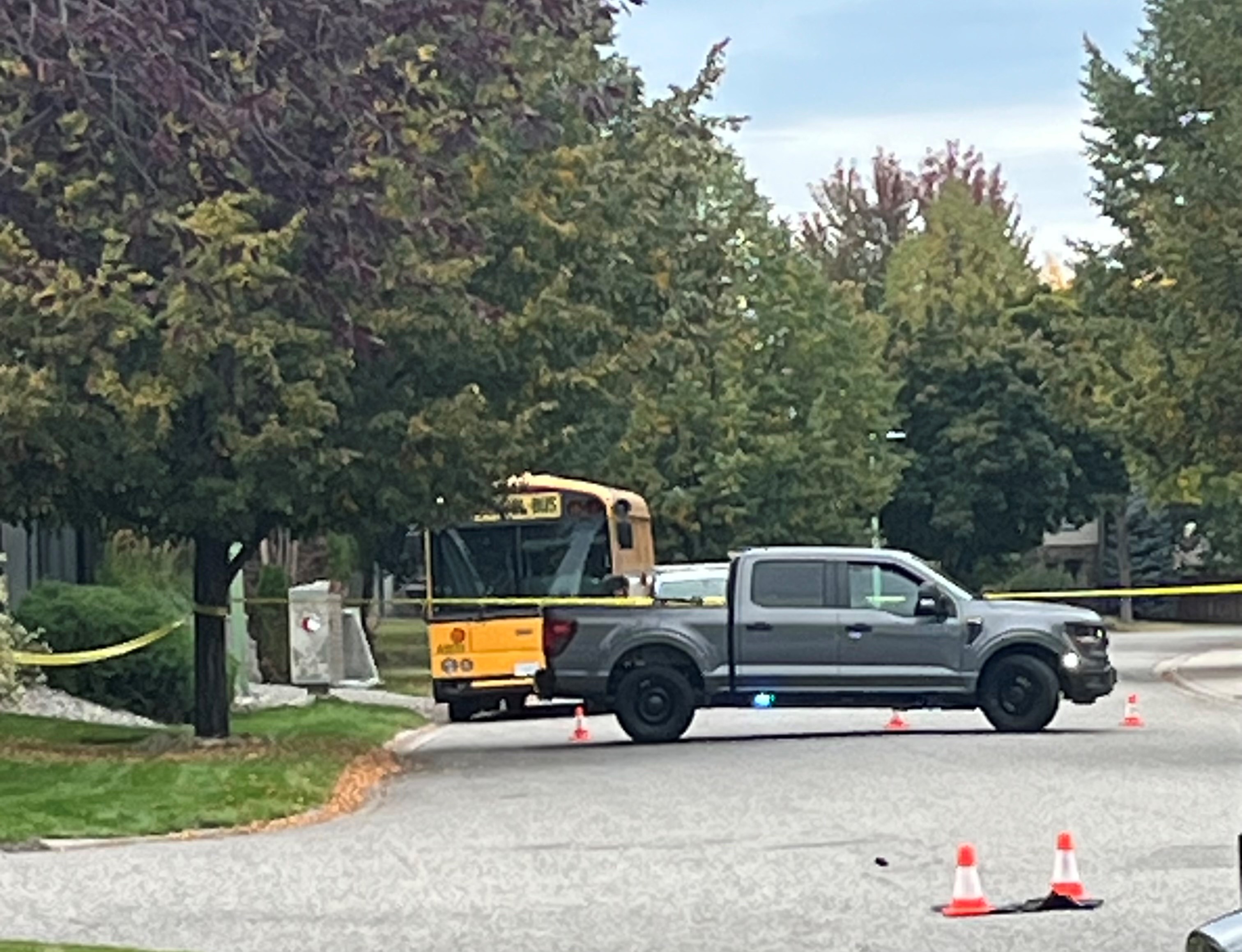 RCMP напомня на шофьорите да спрат за училищните автобуси, след като двама ученици от Келоуна бяха блъснати от превозно средство