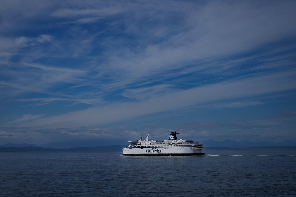 Двама извадени от вода край Б.К. Lower Mainland след потъване на риболовен кораб