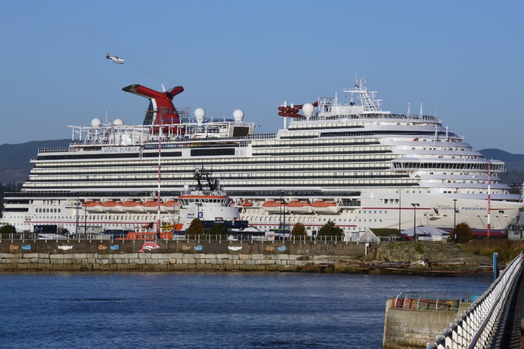 Пътник на Carnival Cruise скочи зад борда от кораб, пътуващ за Калифорния