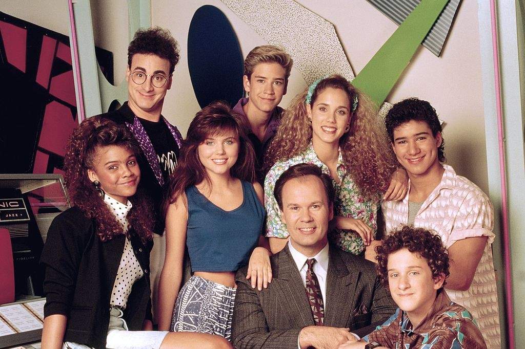 Season 1 -- Pictured: (l-r) Lark Voorhies as Lisa Turtle, Ed Alonzo as Max, Tiffani Thiessen as Kelly Kapowski, Mark-Paul Gosselaar as Zack Morris, Dennis Haskins as Mr. Richard Belding, Elizabeth Berkley as Jessie Spano, Dustin Diamond as Screech Powers, Mario Lopez as A.C. Slater