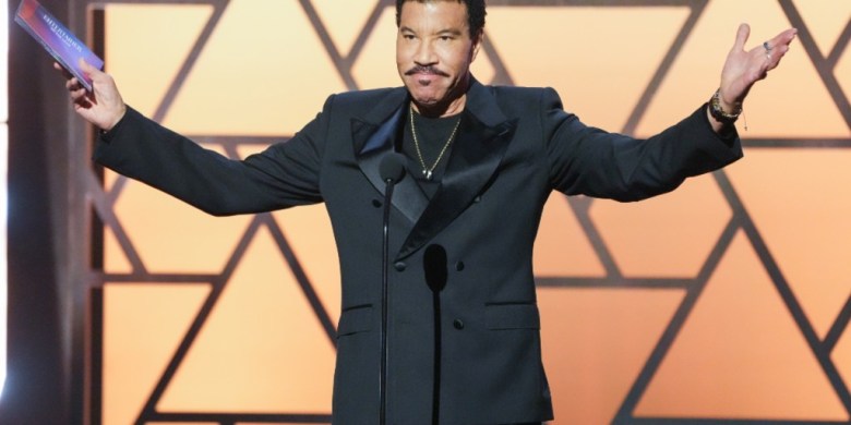 Lionel Richie hospitalized after concert in St. Louis: reports