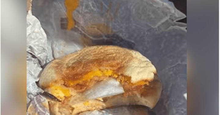 Австралийската полиция откри метамфетамин, скрит в сандвича за закуска McMuffin