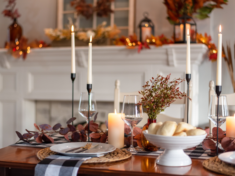 You’ll spot a few familiar names along the way, including Le Creuset, Better Homes & Gardens and Simons. Read on for our favourite finds to help you host in style for less.