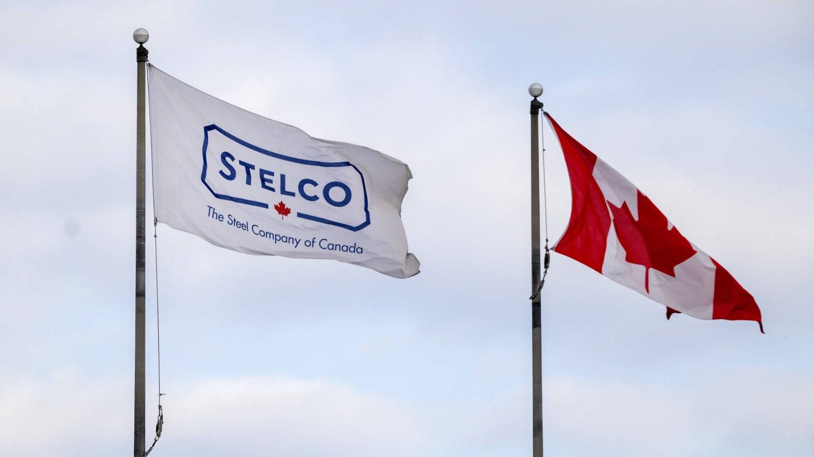 Собственикът на Stelco се надява да извика уволнените работници от стомана преди Коледа