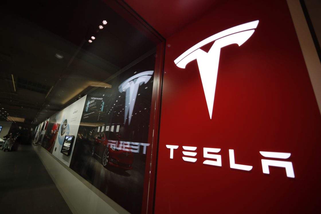 Tesla says its newly unveiled Roadster 2 vehicle ‘can fly’
