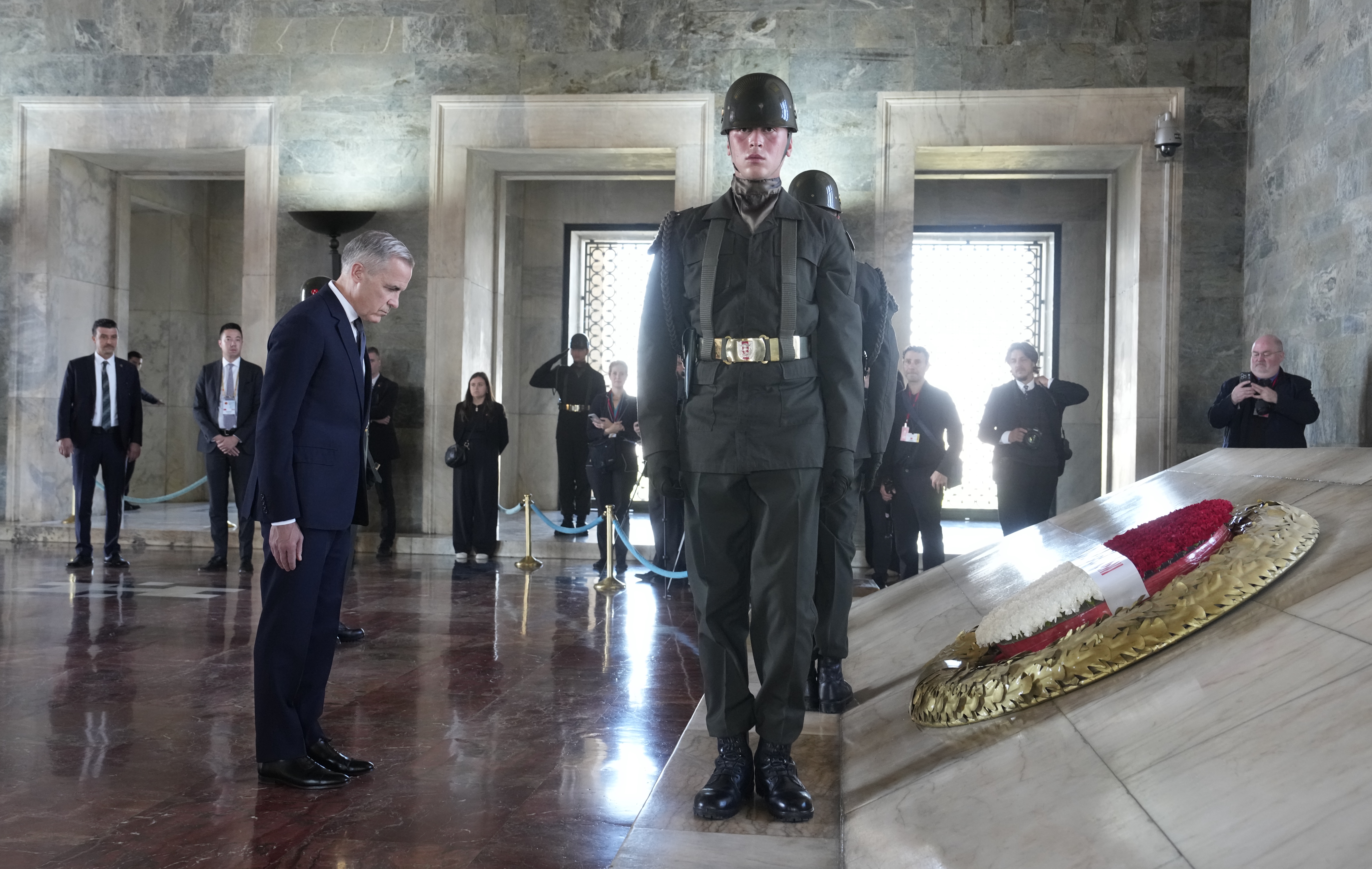 Карни пристигна в Турция за срещи с Ердоган, бизнес лидери