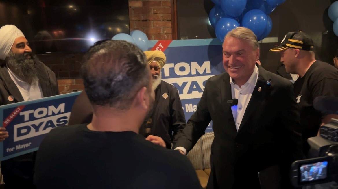 Kelowna bucks Okanagan trend as mayor wins re-election in tight race