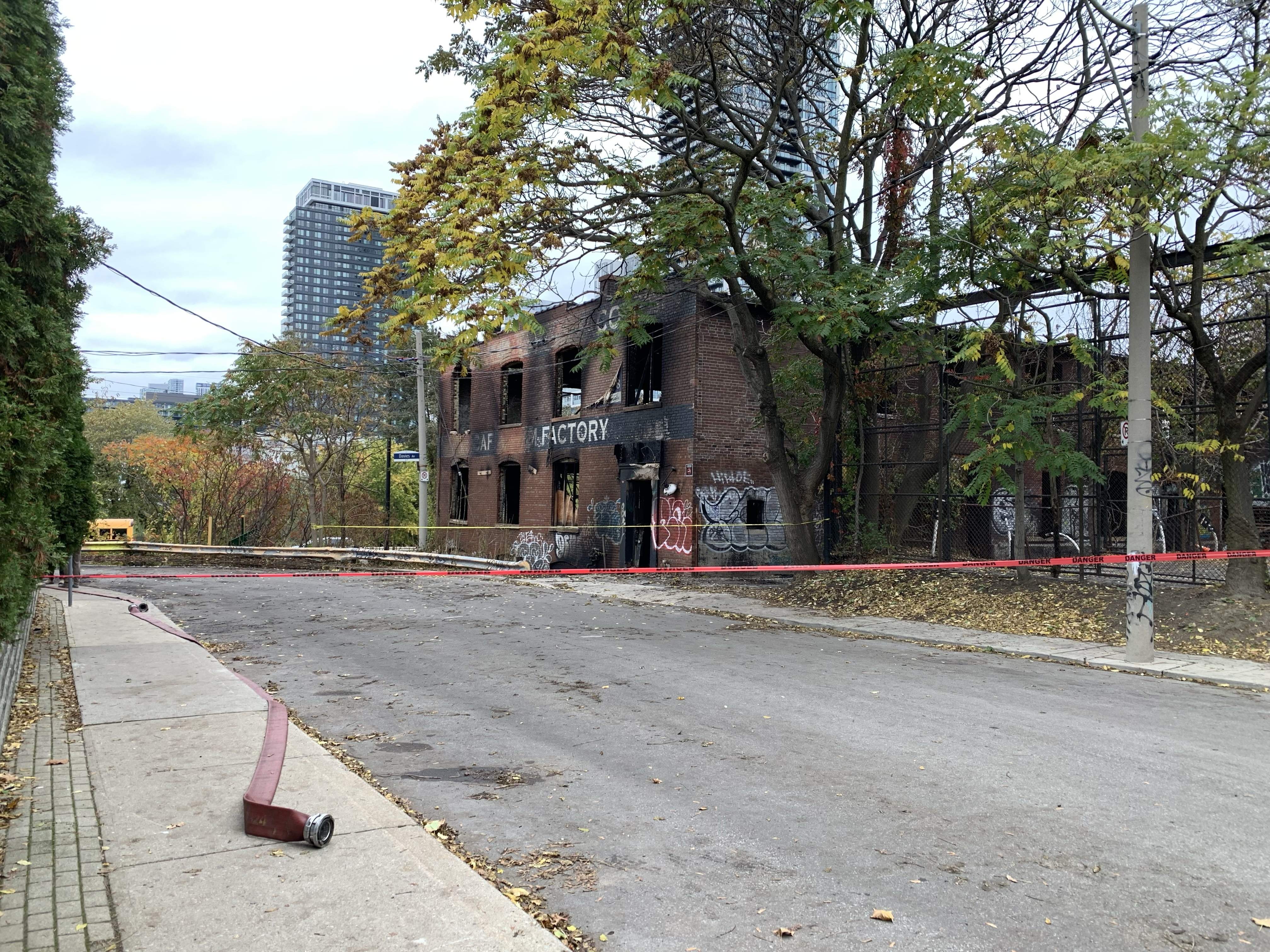 Police investigating ‘suspicious’ fire at abandoned Toronto building